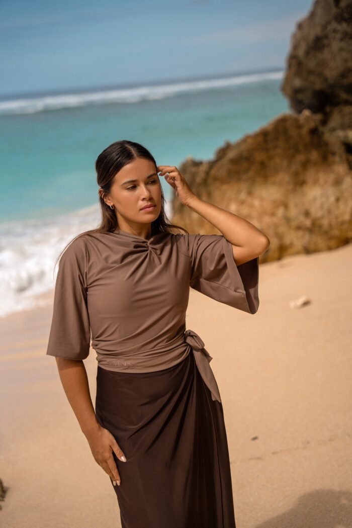 Twist top taupe LET OP! DEZE TOP IS PRE-ORDER!