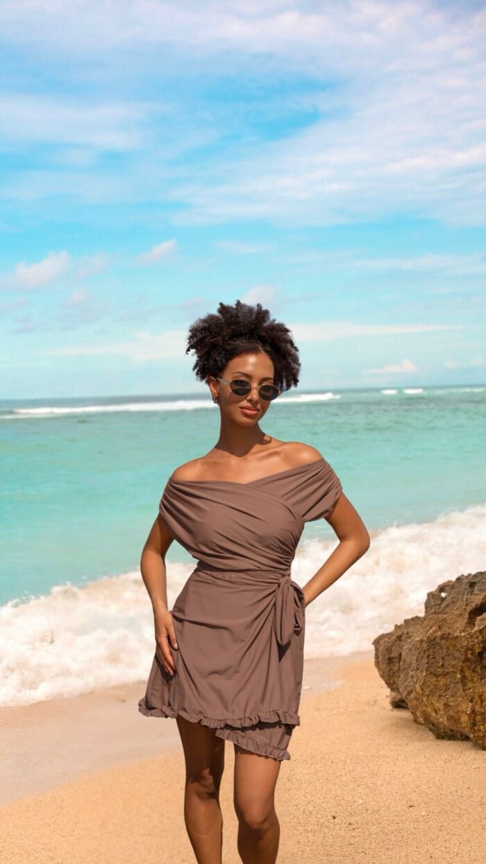 Draped top off shoulder taupe LET OP! DEZE TOP IS PRE-ORDER!